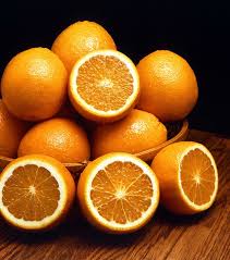 pile of uncut and cut oranges